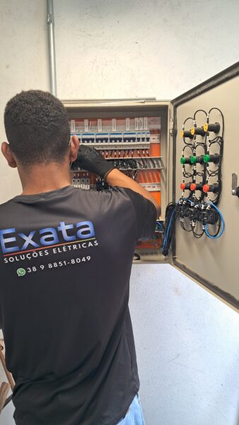 Montagem e manutenção em painéis elétricos